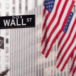 SKN | האם המסחר ב-AI נכנס ל”כיס אוויר”? וול סטריט קוראת לאתחול מחדש של הנרטיב בשווקים