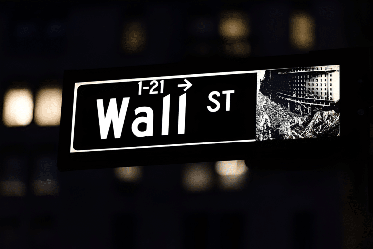 SKN | ניווט ב״פער גרינלנד״: האם מדד S&P 500 יכול להשיב מומנטום לאחר שבוע תנודתי?