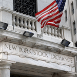 SKN | מניות ארה״ב עולות כאשר מניות קטנות מובילות, הדולר והוולאטיליות נחלשים