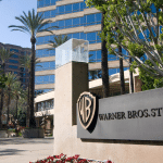 SKN | האם Warner Bros. Discovery נכנסת לשלב התאוששות אמיתית או למהלך ראלי זמני בשוק?