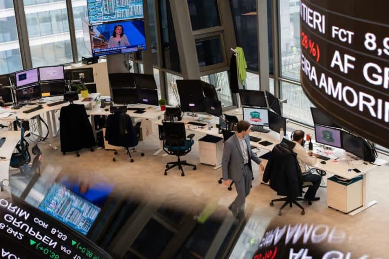 SKN | שווקי אירופה מעורבים כאשר הדקס מוביל את העליות בעוד מדדי האזור מראים זהירות