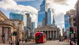 SKN | כלכלת בריטניה מתכווצת לקראת התקציב על רקע התגברות לחצי הצמיחה