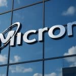 SKN | האם מיקרון נכנסת לסופר־מחזור רווחים חדש כאשר ביקוש ה־AI מהדק את שוק הזיכרון?