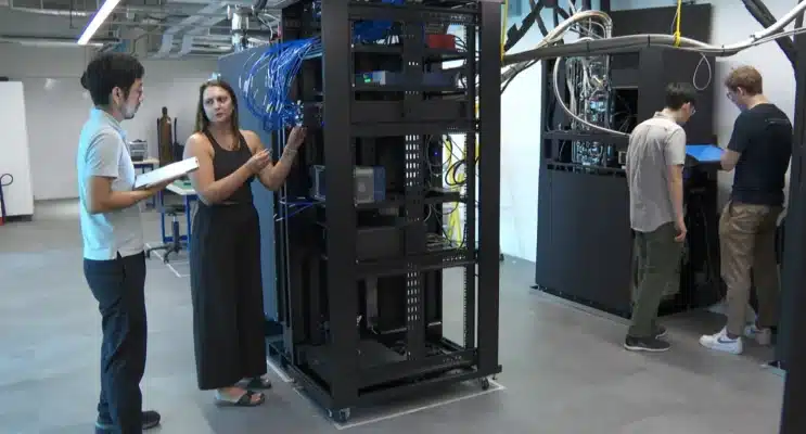 SKN | סטארט-אפ תוכנה משיק את המחשב הקוואנטי המסחרי הראשון בסינגפור