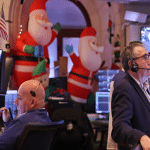 SKN | האם שוק המניות פתוח בחג המולד? מה משקיעים צריכים לדעת על לוח זמני המסחר בחגים