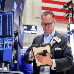 SKN | קונצנזוס לראלי מניות ב־2026 מתגבש בוול סטריט — מה מניע את השינוי?