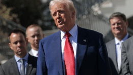 SKN | מכסי טראמפ חוזרים למוקד כאשר הדמוקרטים מצביעים על עלות של 1,200 דולר למשק בית ונחשפים פטורים חדשים