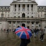 SKN | האם בריטניה מחליקה לקראת קיפאון? הכלכלה מתכווצת שוב בזמן שלחצי הצמיחה מעמיקים