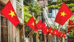 SKN | האם פריחת השוק בווייטנאם מסמנת ש־2025 היא רק ההתחלה עבור הכלכלה החדשה הבולטת של אסיה?