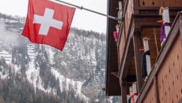 SKN | ניטרליות שוויץ: כיצד 500 שנים של מדיניות זהירה בנו את המערכת הפיננסית היציבה ביותר בעולם