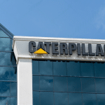 SKN | שנת שיא היסטורית בקאטרפילר: הכנסות של 67.6 מיליארד דולר וביצועים חזקים ברבעון הרביעי