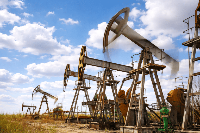 SKN | האם הראלי בנפט מאבד תנופה כאשר ונצואלה חוזרת לשוק ואיומי איראן שומרים על מחירים גבוהים?