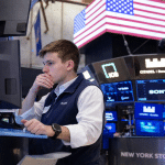 SKN | שווקי ארה״ב ננעלים בירידות כאשר התנודתיות מזנקת והתחזקות הדולר לוחצת על נכסי סיכון