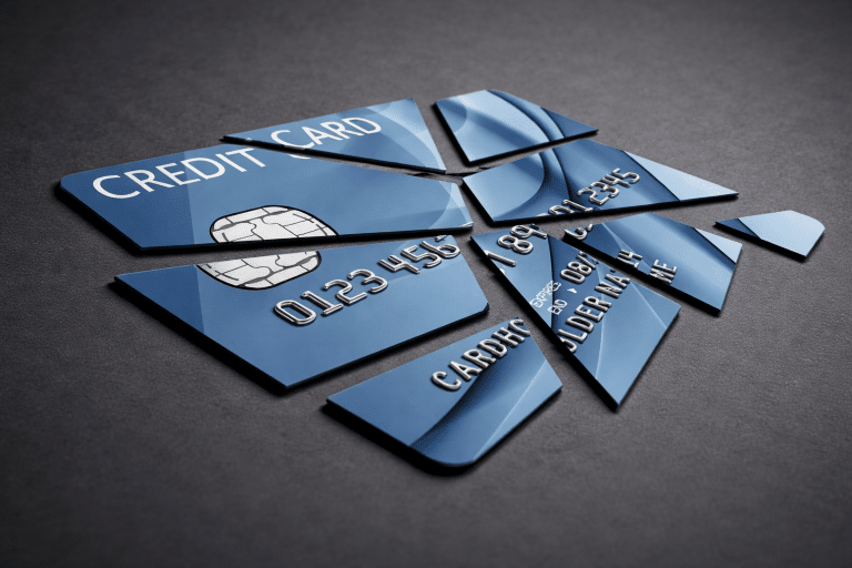 SKN | כרטיס האשראי נדחה: הצרכן האמריקאי עצר בחריקת בלמים ודוחף את הכלכלה למלכודת הסטגפלציה