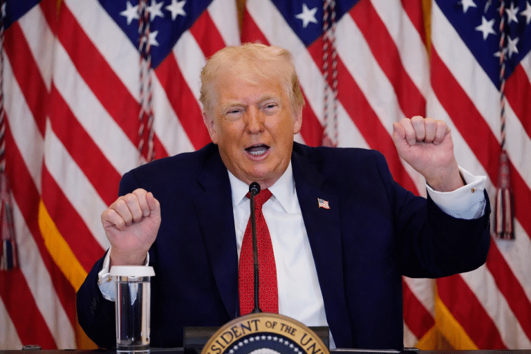 SKN | האם איומי המכסים של טראמפ סביב גרינלנד עומדים לטלטל שוב את השווקים הגלובליים?