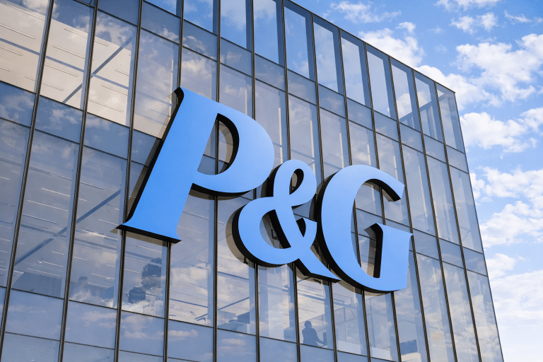 SKN | מניית פרוקטר אנד גמבל מטפסת קלות כאשר מומנטום הרווחים ואטרקטיביות הדיבידנד מעגנים זרימות הגנתיות