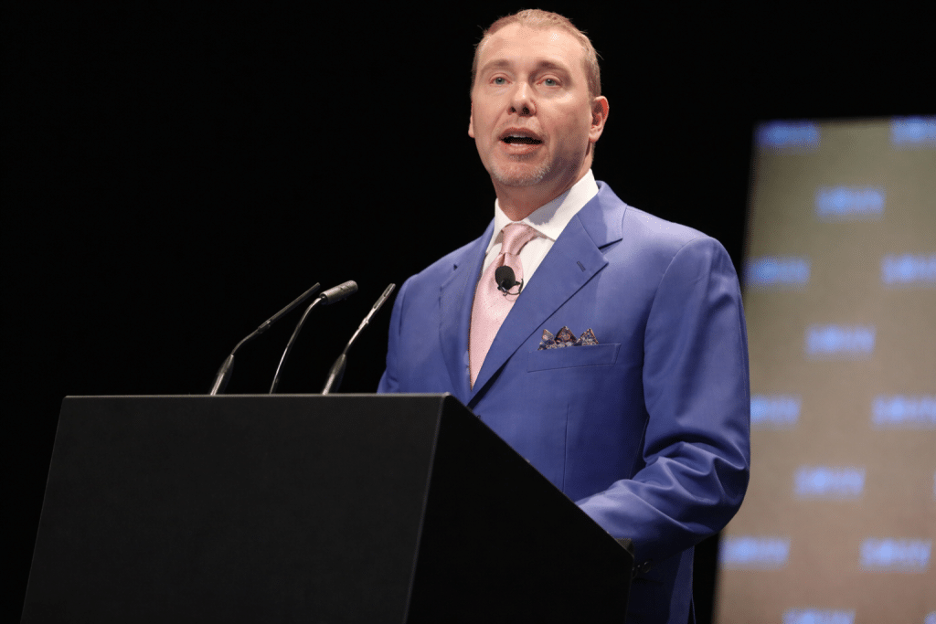 SKN | מי קרא את השוק בצורה המדויקת ביותר ב־2025 — ומה מנבאים “האורקלים” של וול סטריט ל־2026?