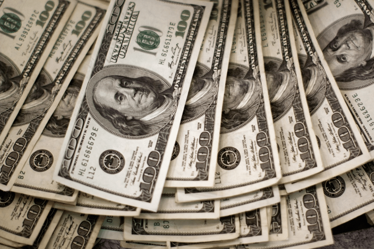 SKN | האם הדולר מוצא רצפה כאשר השווקים נדרכים לקראת נתונים קריטיים מארה״ב?