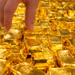 SKN | הזהב מטפס על רקע זעזוע גיאופוליטי וציפיות להפחתות ריבית — האם הראלי נכנס לשלב חדש?