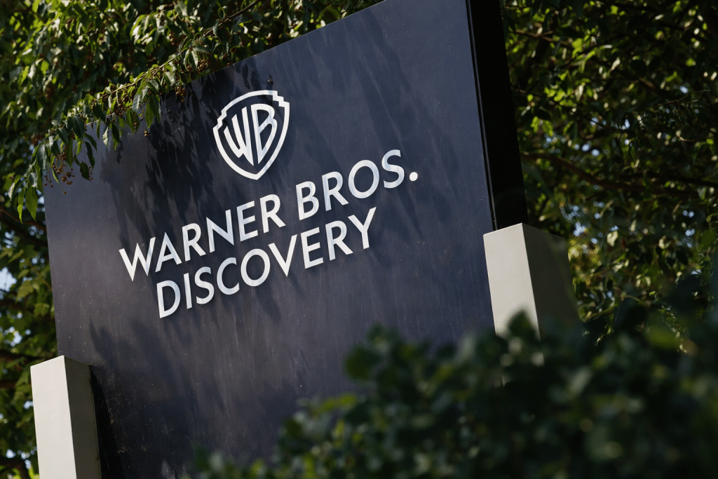 SKN | משקיעי וורנר ברוס חלוקים סביב הצעת פרמאונט — האם מחיר גבוה יותר באמת אומר עסקה טובה יותר?