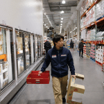 SKN | המניות היפניות מתאוששות כאשר שדרוג הרווחים המהיר של הקמעונאות מעלה את סנטימנט השוק – האם ראלי המניות של יפן חוזר למומנטום?