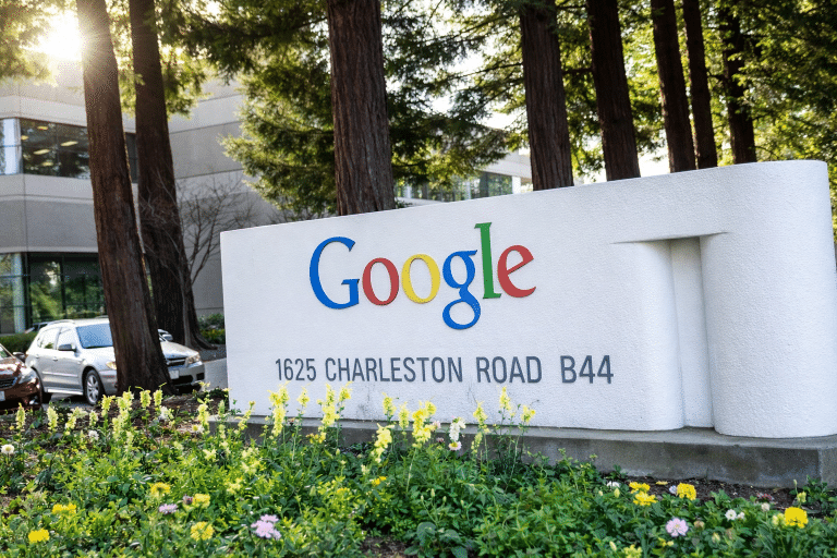 SKN | האם הימור ה-AI של אלפבית סוף סוף הציב אותה לפני אפל בהיררכיית הטכנולוגיה הגלובלית?