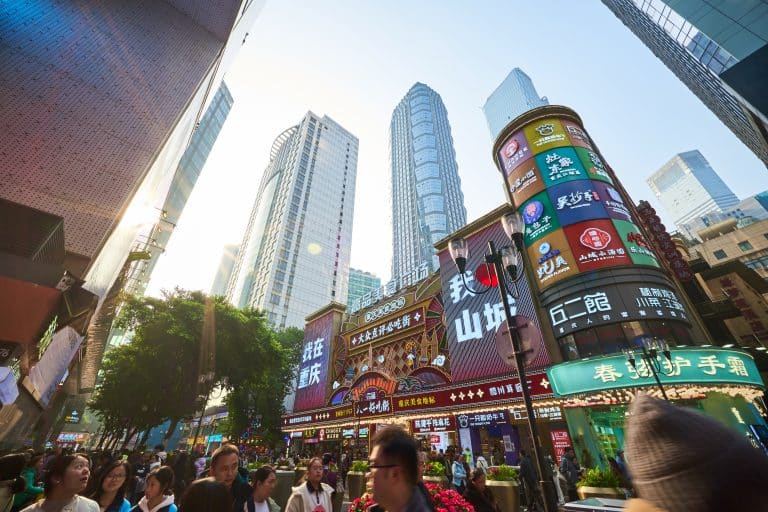 SKN | שווקי אסיה נסחרים במגמה מעורבת בפתיחת המסחר ב-2 במרץ כאשר סין מתחזקת ושווקים אזוריים אחרים ניצבים תחת לחץ