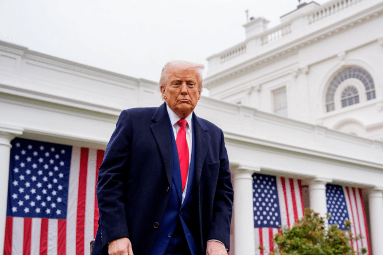 SKN | טראמפ דוחף להעברת עלויות החשמל העולות אל ענקיות הטכנולוגיה — נקודת לחץ חדשה לחברות עתירות אנרגיה?