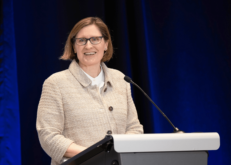 SKN | פולסון מהפד מאותת על סבלנות בנושא הריבית, בעוד השווקים מתמחרים מחדש את מועד ההפחתה הבאה