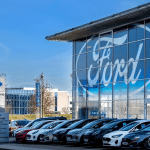 SKN | מניית פורד מטפסת במתינות כאשר תנופת הרווחים מתחזקת והמשקיעים מעריכים מחדש חשיפה מחזורית