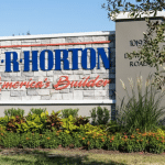 SKN | מניית D.R. Horton תחת בחינה לאחר צמצום חד של החזקה מוסדית גדולה — מה מאותת השוק?