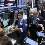 SKN | שווקי ארה״ב ננעלו במגמה מעורבת כאשר המשקיעים מבצעים רוטציה וברזיל בולטת בביצועים