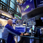 SKN | סקירת שווקים גלובלית: פתיחה חזקה לשנת 2026 בישראל ובאירופה, חולשה סלקטיבית בארה״ב ואסיה — שבוע המסחר: 4–9 בינואר 2026