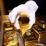 SKN | הזהב נחלש ככל שחוסר הוודאות סביב הנהגת הפד גובר — מדוע השווקים מתמחרים מחדש ציפיות מוניטריות