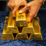 SKN | הזהב פורץ לשיא חדש כאשר המתיחות מול איראן מעצבת מחדש את תמחור הסיכון; האם ראלי הכסף מאותת על שינוי מבני?