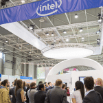 SKN | מניית אינטל מזנקת ביותר מ־10% כאשר מומנטום ה-AI ועדכוני תחזיות רווחים מחזירים סנטימנט שורי