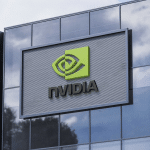 SKN | המומנטום של NVIDIA נשמר כאשר נראות הרווחים מתחזקת על רקע תמחור מחדש של סקטור הטכנולוגיה הגלובלי