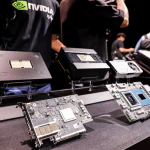 SKN | אנבידיה מאתגרת את טסלה בנהיגה אוטונומית עם טענת “רגע ה-ChatGPT” של ג’נסן הואנג