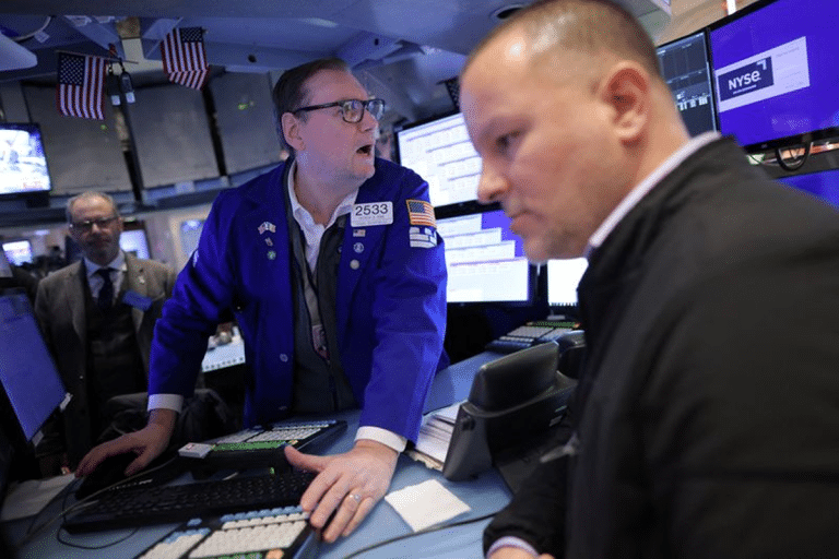 SKN | הימורים הפוכים צוברים תאוצה: QID עולה כאשר תנודתיות הנאסד”ק חוזרת בפתיחת 2026