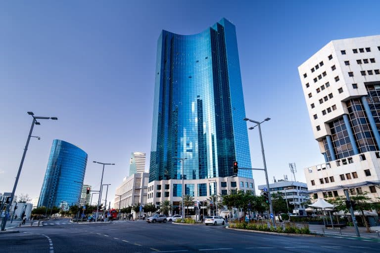 SKN | עדכון שווקי תל אביב: מסחר מעורב כאשר משקיעים מעריכים ביצועי סקטורים