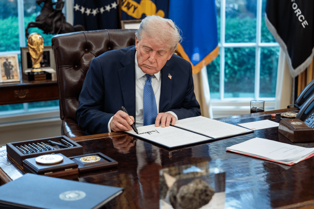 SKN | טראמפ דוחה הטלת מכסים על מינרלים קריטיים לאחר פתיחת בדיקת סחר — הפסקה אסטרטגית או איפוס טקטי?