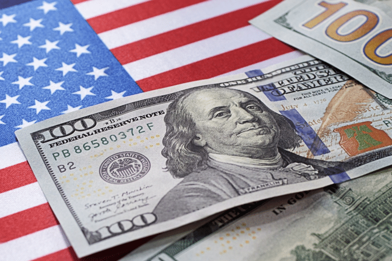 SKN | הדולר נחלש לשבוע הגרוע ביותר מאז מאי כאשר אי-ודאות במדיניות בארה”ב מכבידה על שווקי המט”ח