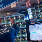 SKN | שוקי ארה״ב פותחים בעליות כאשר המומנטום בטכנולוגיה מתחזק והחברות הקטנות מפגרות