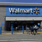 SKN | מניית וולמארט מטפסת קלות כאשר מומנטום הרווחים והאופי הדפנסיבי מחזקים את אמון המשקיעים