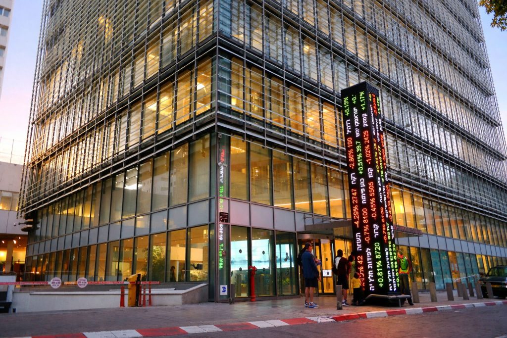 SKN | סגירת שוק ישראל: המניות מתאוששות עם חזרת הקונים לרוחב מדדי תל אביב