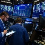 SKN | שווקי ארה״ב ננעלו במגמה מעורבת כאשר התנודתיות עולה והמשקיעים הופכים סלקטיביים