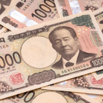 SKN | הין מזנק לרווח היומי החזק ביותר מאז אוגוסט כאשר סיכון להתערבות חוזר לשווקי המט”ח