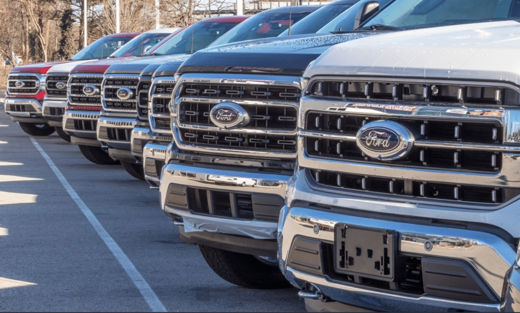 SKN | כמה היה שווה היום השקעה של 100 דולר בפורד לפני חמש שנים?