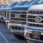 SKN | כמה היה שווה היום השקעה של 100 דולר בפורד לפני חמש שנים?