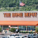 SKN | האם נוהלי המעקב של הום דיפו הופכים לנקודת הבזק במאבק ההגירה של טראמפ?